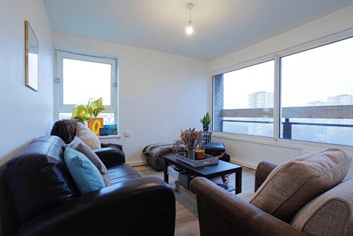 2 Bedroom Flat To Rent In Battersea Church Road, London, SW11