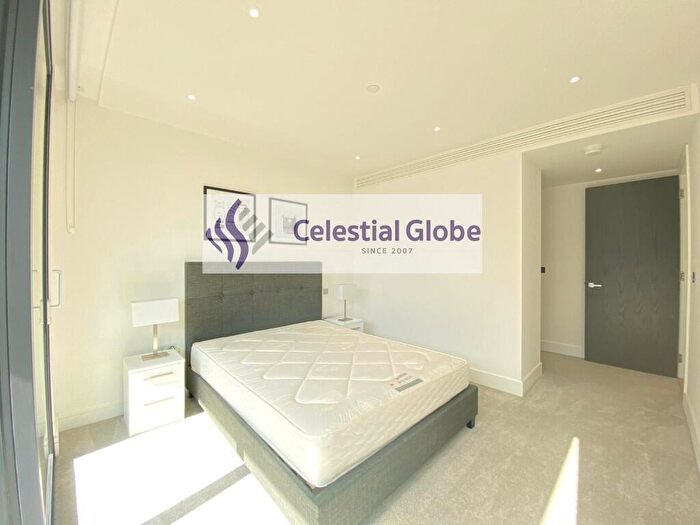 2 Bedroom Flat To Rent In Piazza Walk, London, E1