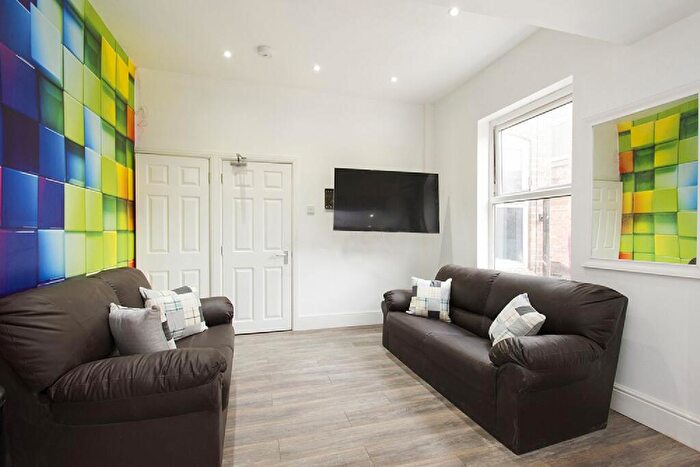 6 Bedroom Terraced House To Rent In Derby Grove, NG7