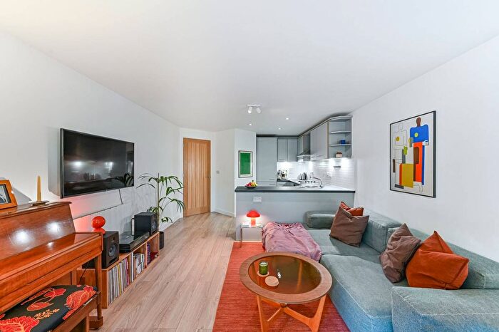 2 Bedroom Flat For Sale In St Georges Way, Peckham, London, SE15