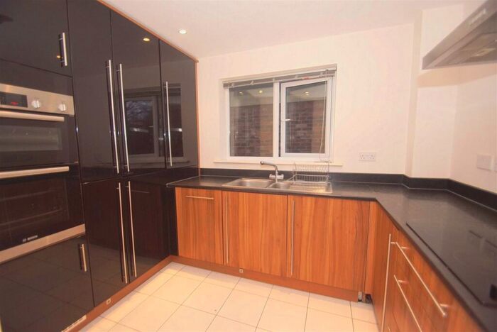 2 Bedroom Flat To Rent In Potternewton Mount, Leeds, LS7