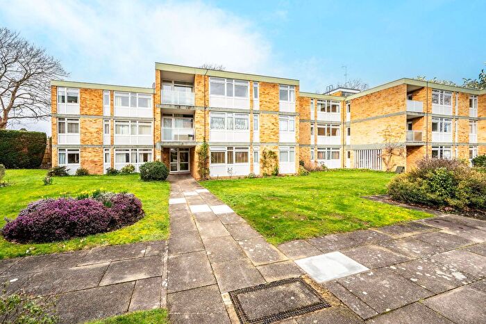 3 Bedroom Flat To Rent In Chobham Road, Woking, GU21