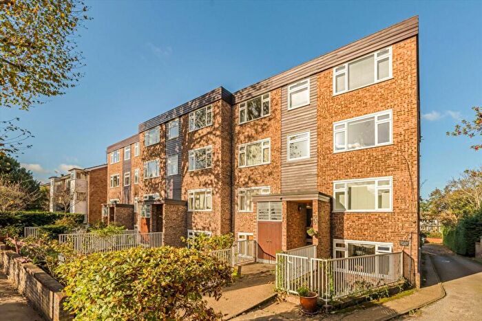 1 Bedroom Flat For Sale In Lovelace Road, Surbiton, KT6