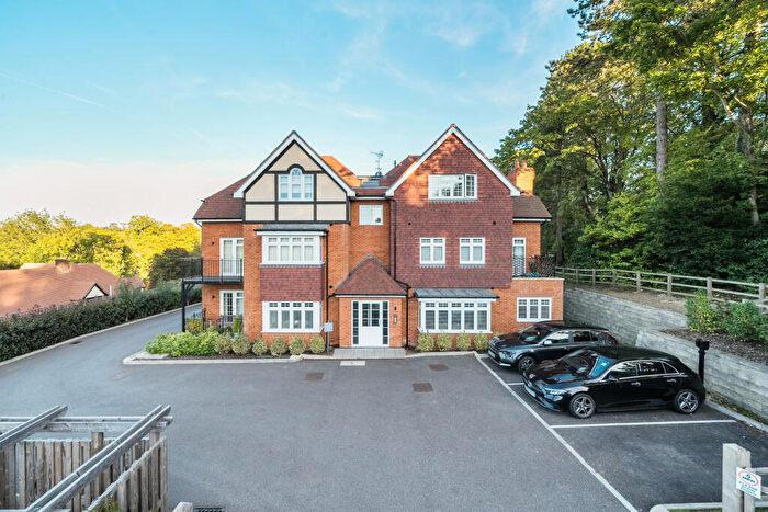 2 Bedroom Flat For Sale In Tupwood Lane, Caterham, CR3