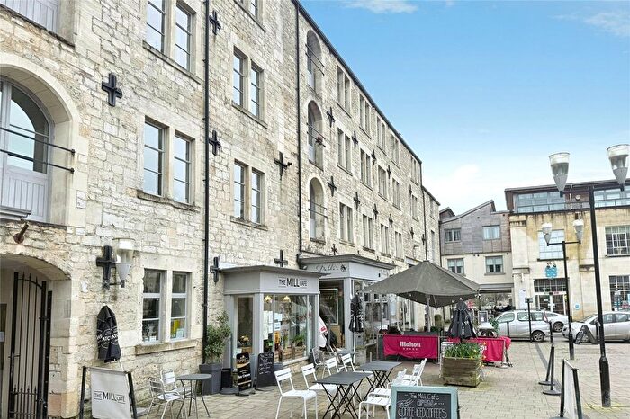 2 Bedroom Flat For Sale In Lamb Yard, Bradford On Avon, BA15