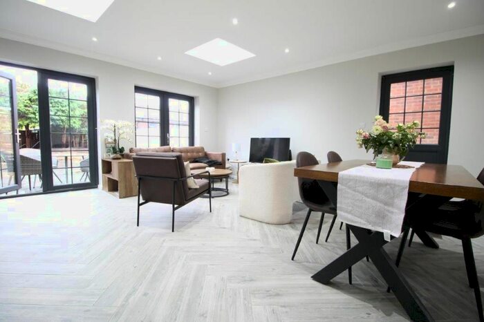 5 Bedroom Semi-Detached House To Rent In Newdene Avenue, Northolt, UB5