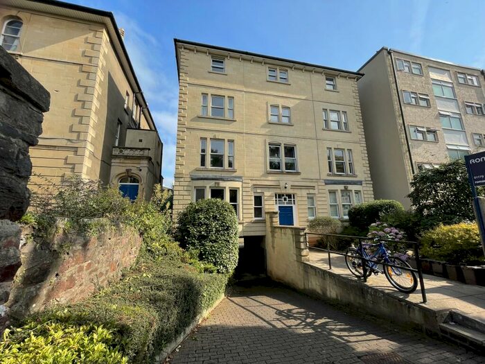 3 Bedroom Flat To Rent In Ashgrove Road, Redland, Bristol, BS6