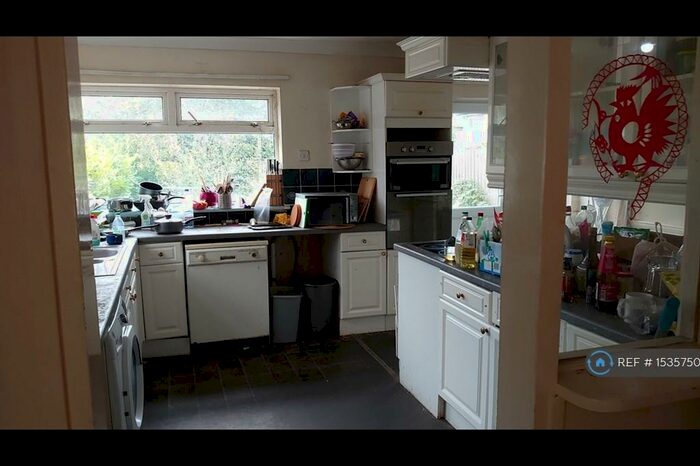 5 Bedroom Semi-Detached House To Rent In Honeysuckle Road, Southampton, SO16