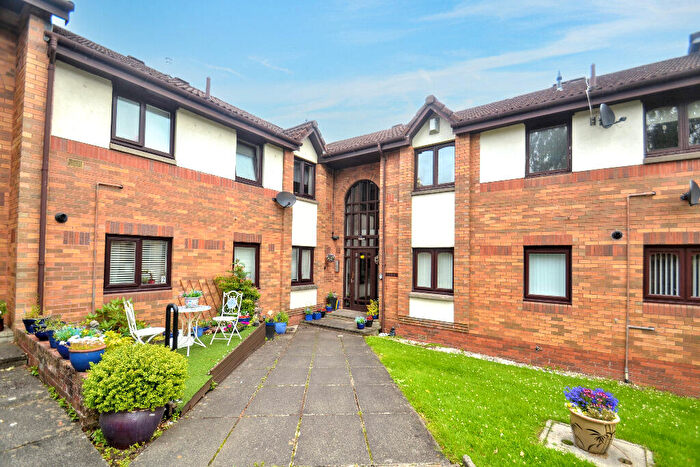 2 Bedroom Flat For Sale In The Paddock, Clarkston, East Renfrewshire, G76