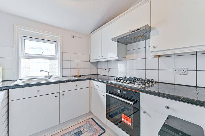 2 Bedroom Flat To Rent In Stanger Road, South Norwood, London, SE25