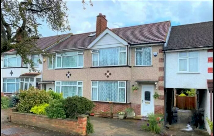 5 Bedroom Terraced House To Rent In Summit Road, Northolt, Greater London UB5