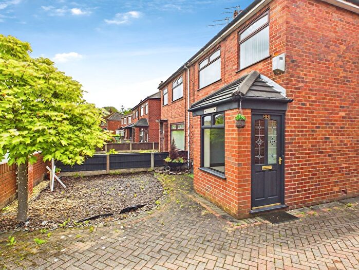 3 Bedroom Semi-detached House For Sale In Clipsley Crescent, Haydock, WA11