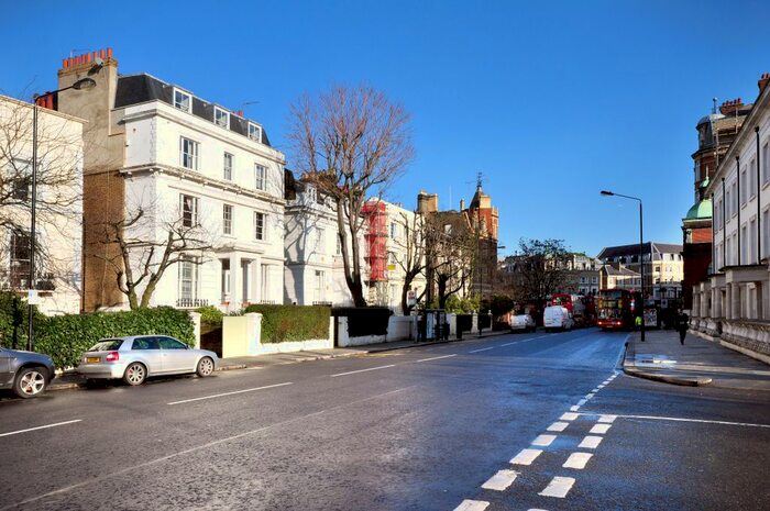 Studio To Rent In Pembridge Villas, London, W11