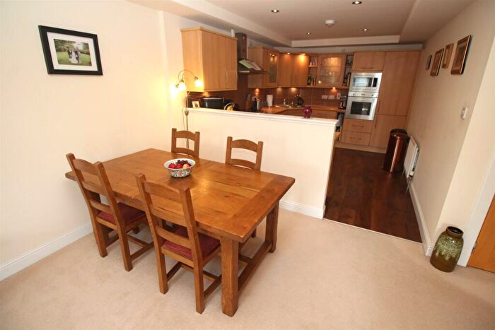 2 Bedroom Flat For Sale In Cromarty Grove, Inverkip, PA16