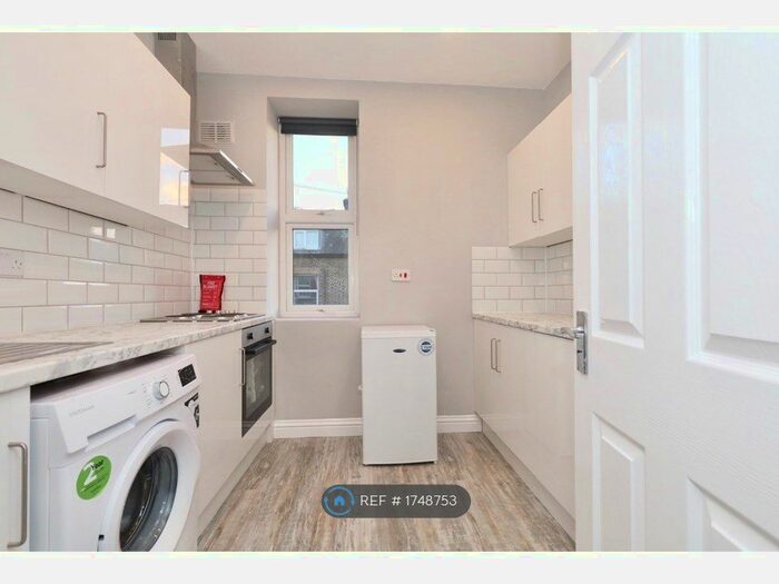Studio To Rent In Pownall Road, Hounslow, TW3