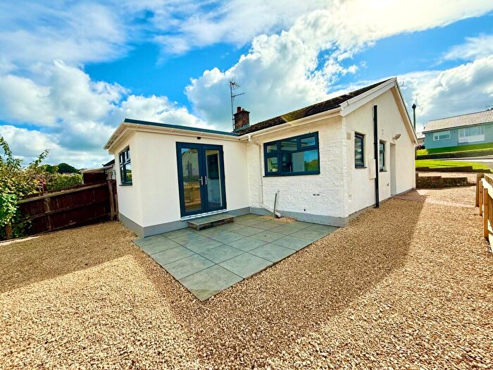 2 Bedroom Bungalow For Sale In Heol Padarn, New Inn, Pontypool, NP4