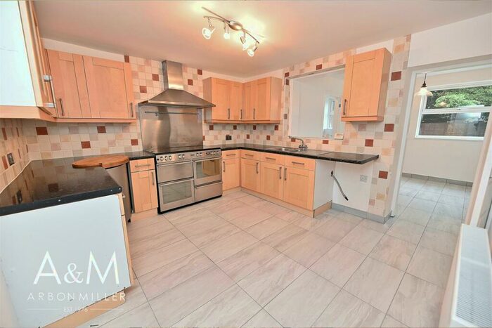 3 Bedroom House To Rent In Gordon Road, South Woodford, E18