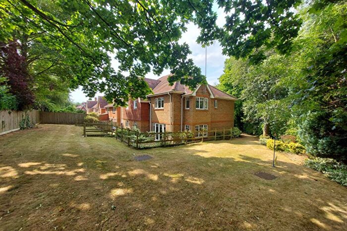 3 Bedroom Flat To Rent In Hobbs End, Henley On Thames, RG9