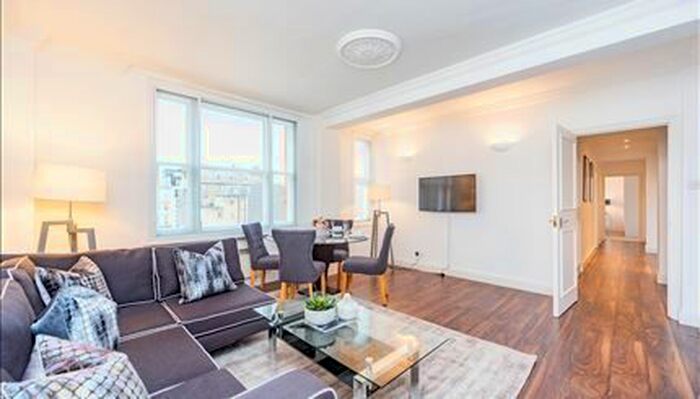 2 Bedroom Flat To Rent In Hill Street, London, W1J