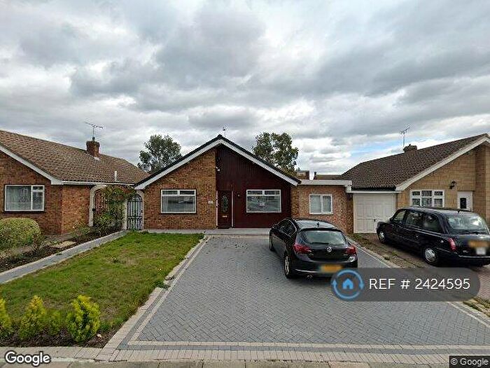 3 Bedroom Bungalow To Rent In Oakley Park, Bexley, DA5