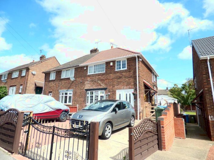 3 Bedroom Semi-Detached House To Rent In Newlands Drive, Forest Town, NG19