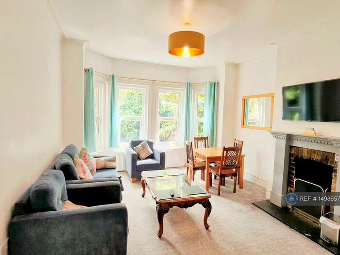 2 Bedroom Flat To Rent In Snowdon Road, Bournemouth, BH4