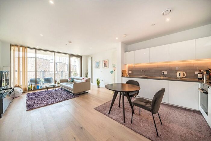2 Bedroom Flat For Sale In Admiralty Avenue, Royal Wharf, E16