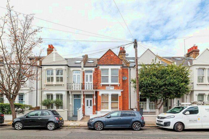 3 Bedroom Flat To Rent In Hestercombe Avenue, Fulham, London, SW6