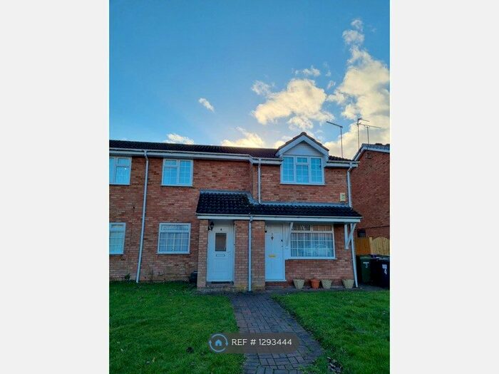 2 Bedroom Flat To Rent In Babworth Close, Pendeford WV9