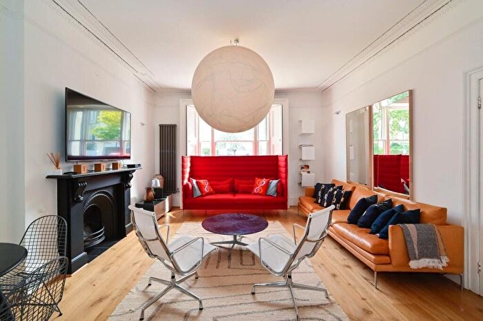 3 Bedroom Flat To Rent In Lansdowne Crescent, London, W11