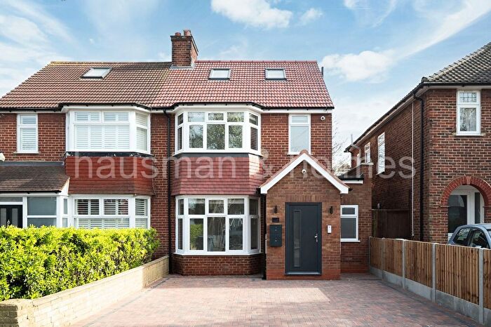 1 Bedroom Flat To Rent In Cotswold Gardens, Golders Green Estate, NW2