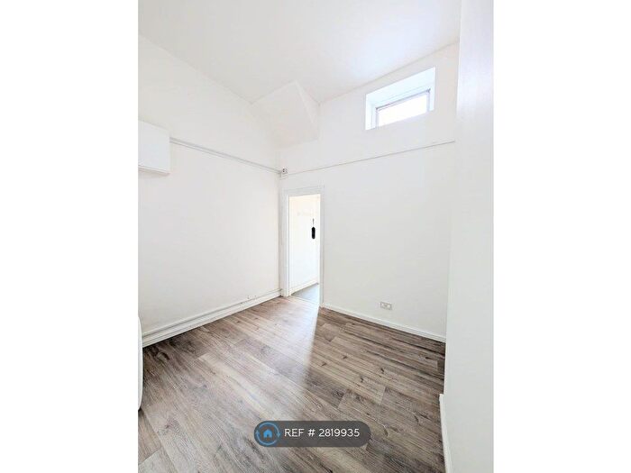 2 Bedroom Flat To Rent In Cricklewood Broadway, London, NW2
