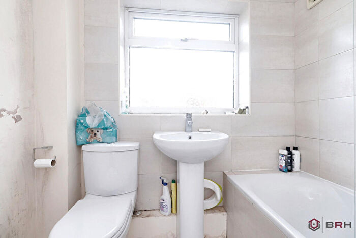 4 Bedroom Terraced House For Sale In Bateman Square, Thurnscoe, S63