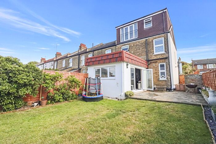 4 Bedroom End Of Terrace House To Rent In Federation Road, London, SE2