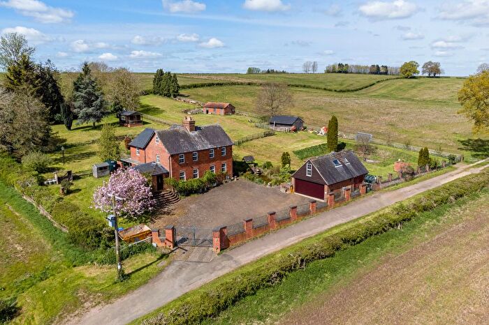 4 Bedroom Detached House For Sale In Tithe Lane, Clifton, OX15
