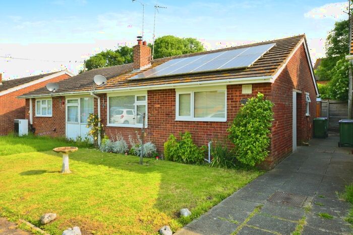 2 Bedroom Bungalow For Sale In The Limes, Old Romney, Romney Marsh, Kent, TN29