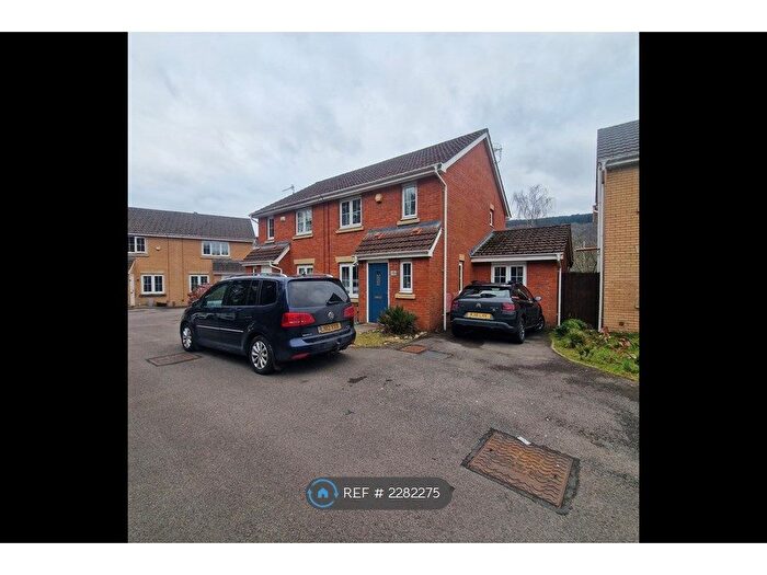 3 Bedroom Semi-Detached House To Rent In Anthony Hill Court, Pentrebach, CF48