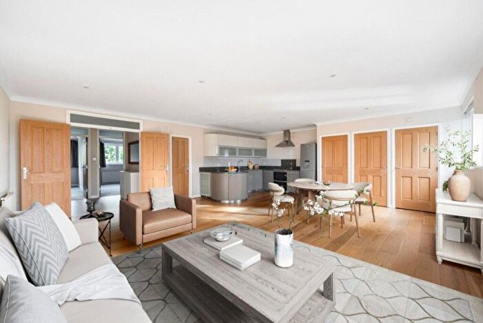2 Bedroom Flat To Rent In Albury Road, Guildford, GU1