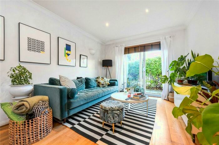 2 Bedroom Apartment To Rent In King Henrys Walk, London, N1