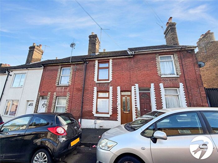 2 Bedroom Terraced House To Rent In Castle Road, Chatham, Kent, ME4