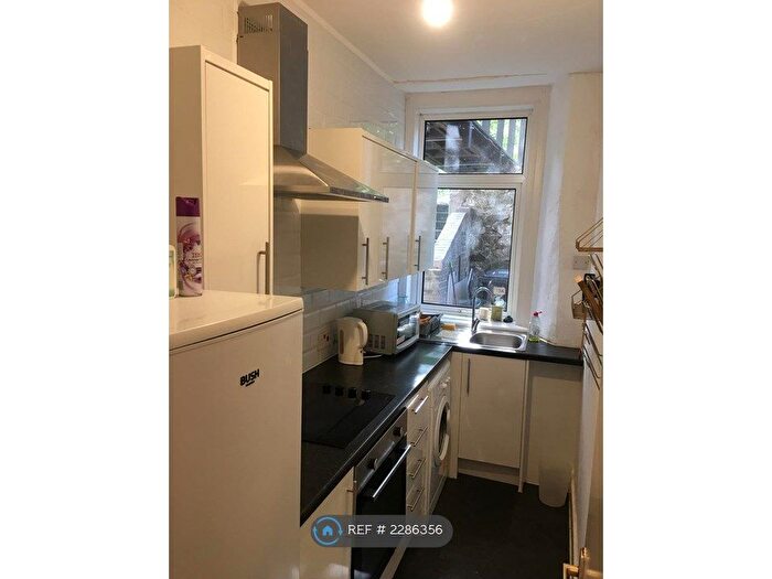 2 Bedroom Flat To Rent In Queen Street, Stirling, FK8