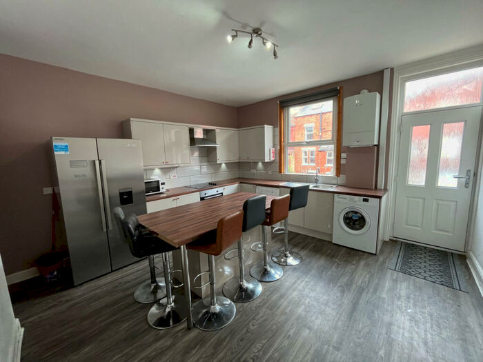 6 Bedroom House To Rent In Brudenell View, Leeds, LS6