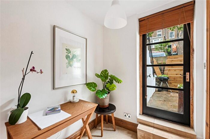 1 Bedroom Apartment For Sale In Offord Road, London, N1 - Photo 6