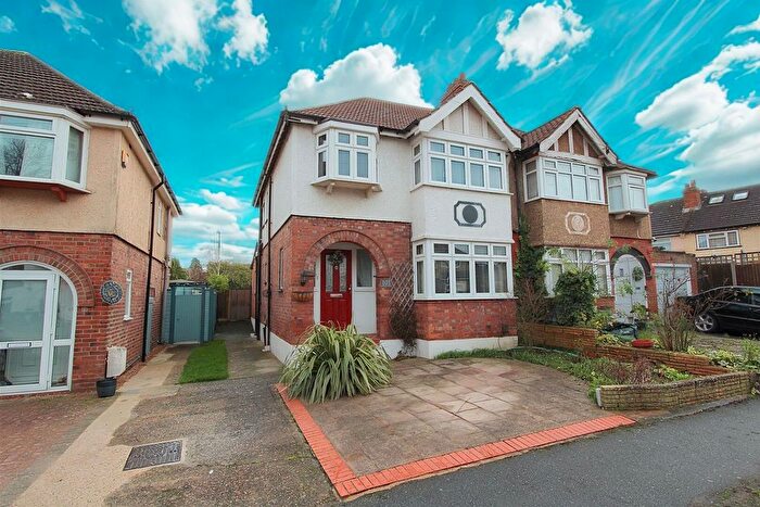 3 Bedroom Semi Detached House For Sale In Tonfield Road, Sutton, SM3