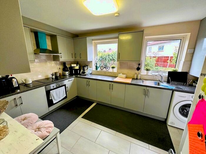 4 Bedroom Semi-Detached House To Rent In Mount Road, Mitcham, Surrey, CR4