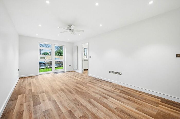 2 Bedroom Flat To Rent In Henfield Road, SW19