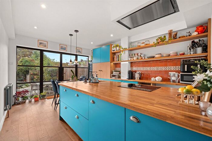 2 Bedroom Terraced House For Sale In Wescott Road, Wokingham, Berkshire, RG40