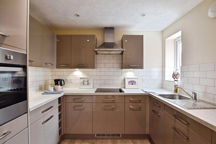 1 Bedroom Flat For Sale In Sarum Lodge, Salisbury ***Video Tour***, SP1