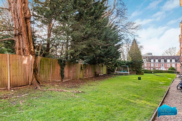 1 Bedroom Flat To Rent In North End Road, Golders Green, London, NW11