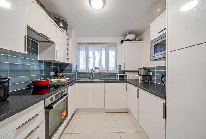 2 Bedroom Apartment For Sale In Armfield Crescent, Mitcham, CR4